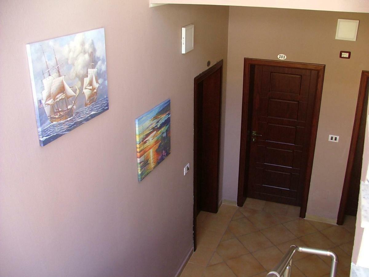 Hotel Dollari Kryemedhej Экстерьер фото